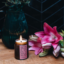 Load image into Gallery viewer, Flamqa vegan scented candle PINKIA