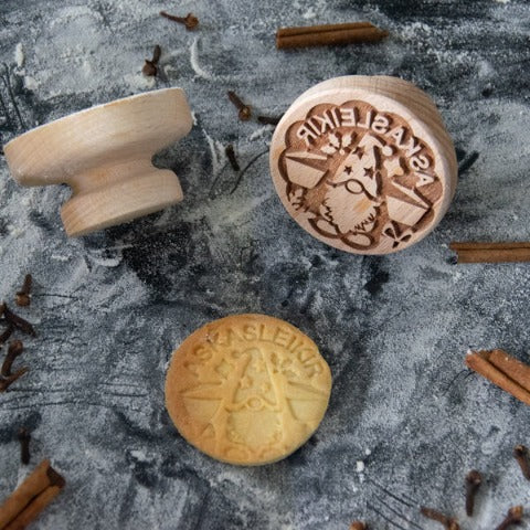 Embossed wooden cookie stamp with pattern 
