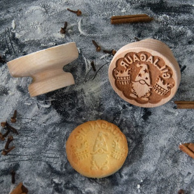 Embossed wooden cookie stamp with pattern 