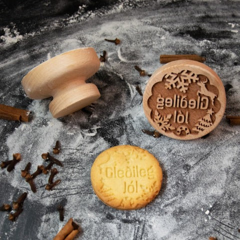 Embossed wooden cookie stamp with pattern 