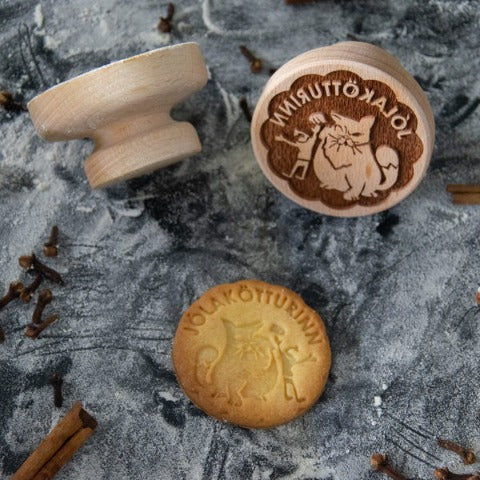 Embossed wooden cookie stamp with pattern 